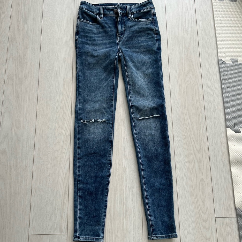 American Eagle mid rise skinny jeans knee cut style size 00